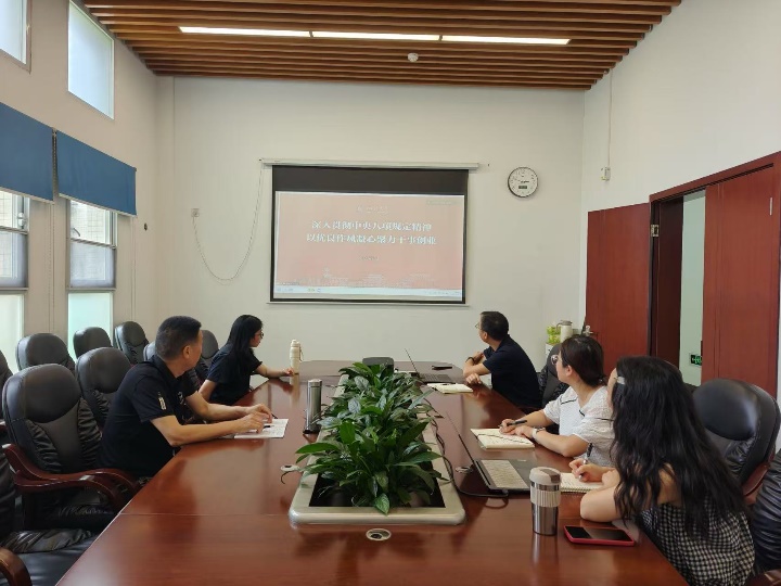 会议室里的人们AI 生成的内容可能不正确。 会议室里的人们AI 生成的内容可能不正确。